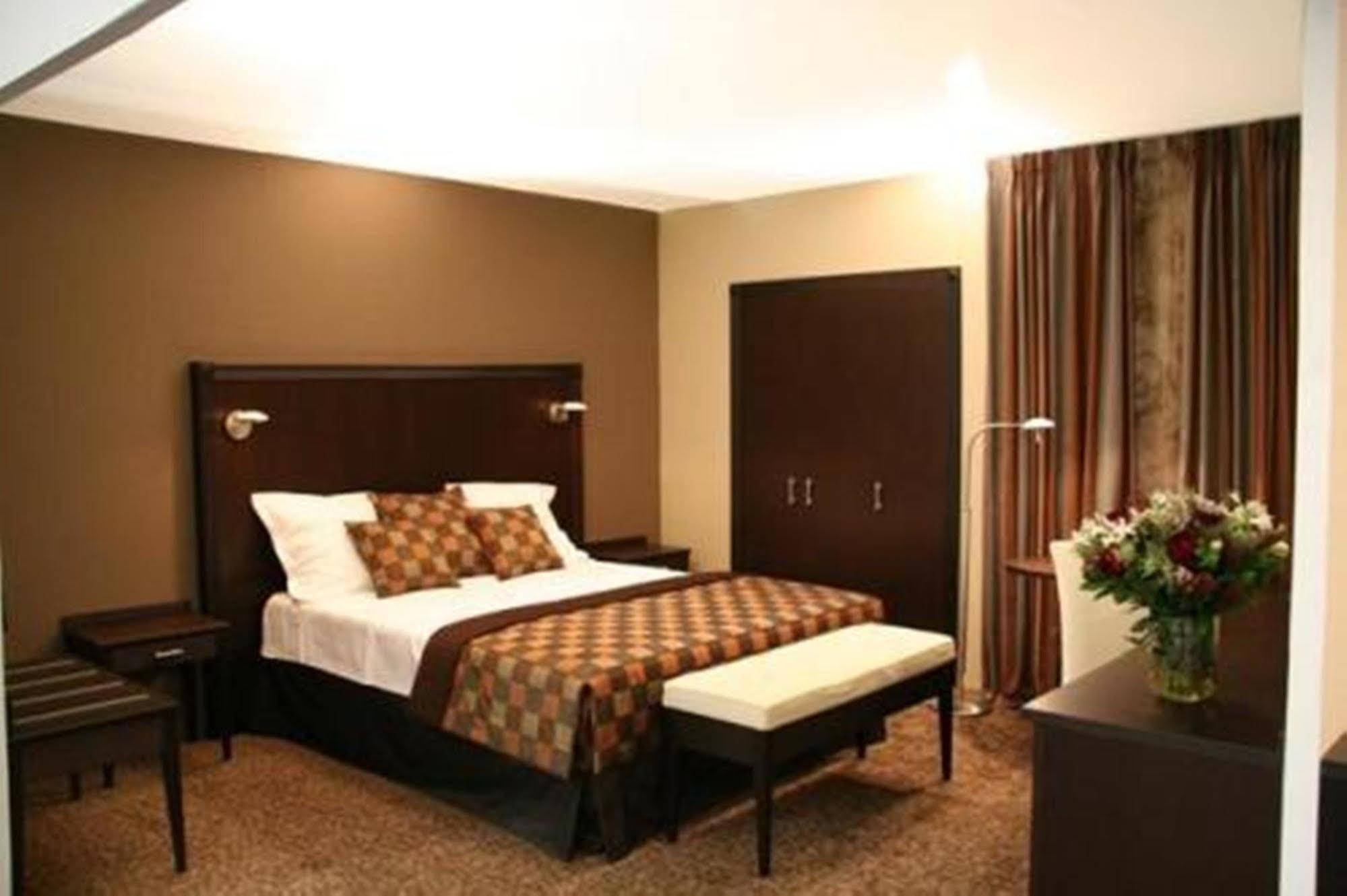 Hotel Malon Левен Екстер'єр фото